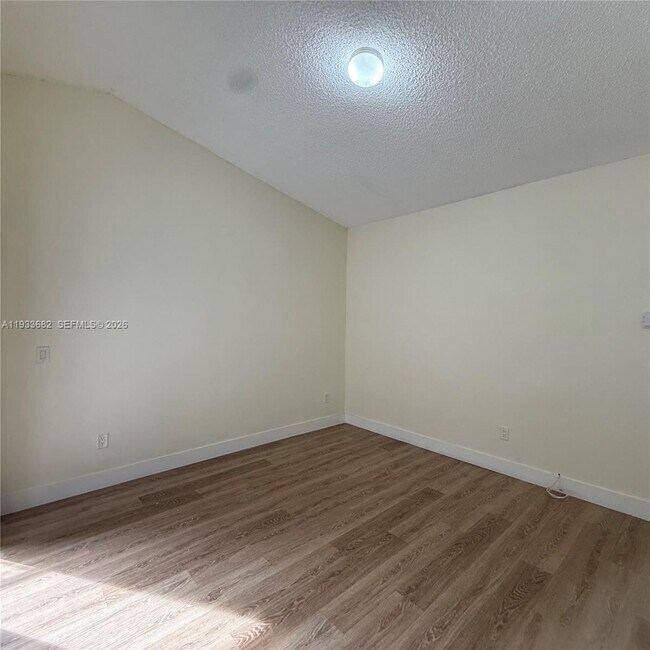 Building Photo - 1301 S Franklin Ave