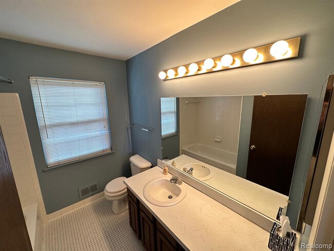 Building Photo - 20923 W Glen Haven Cir