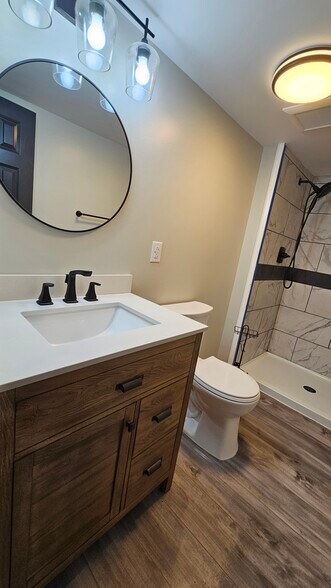 Hall Bath - 139 Ashley Ln