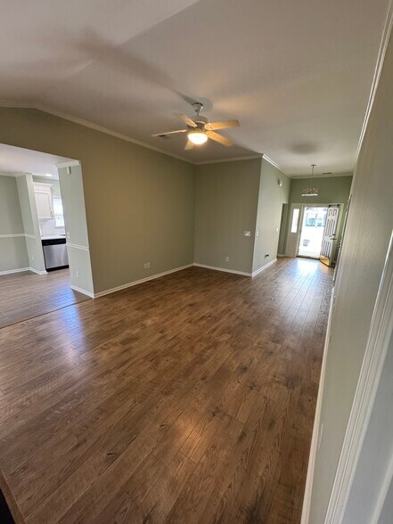 Building Photo - 102 Bill Park Dr