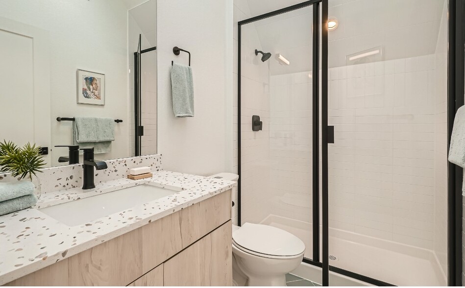 Building Photo - 1111 S Dahlia St