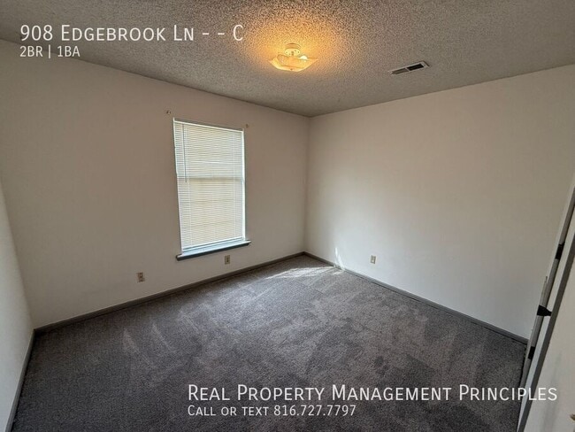 Building Photo - 908 S Edgebrook Ln