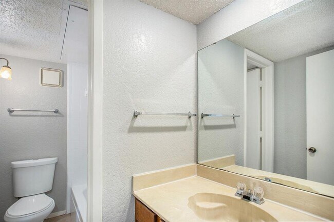 Building Photo - 3710 Hulen Park Cir