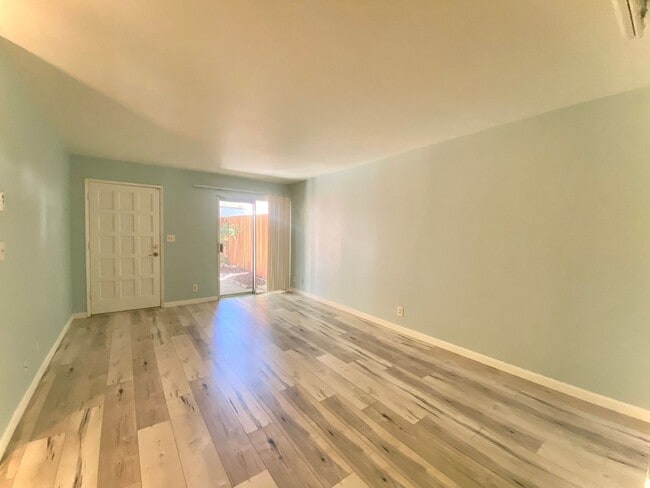 Building Photo - Charming 2-Bedroom Townhouse in Fremont - ...