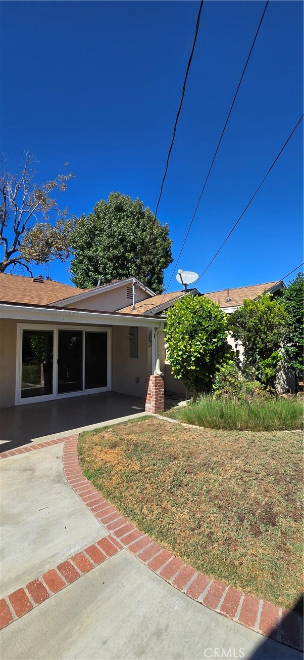 Building Photo - 3244 Hackett Ave