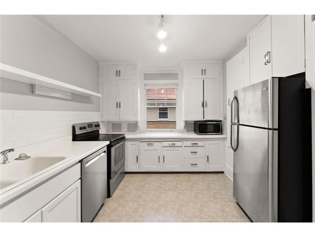 Building Photo - 1501 Summit Ave