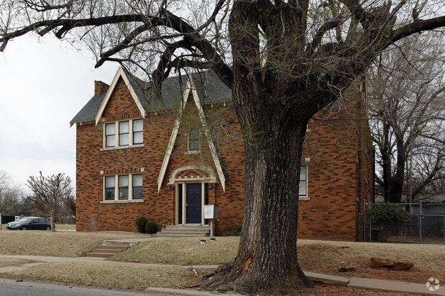 Building Photo - The Chady