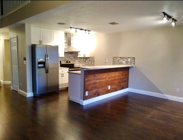 Building Photo - 12836 Woodmill Dr