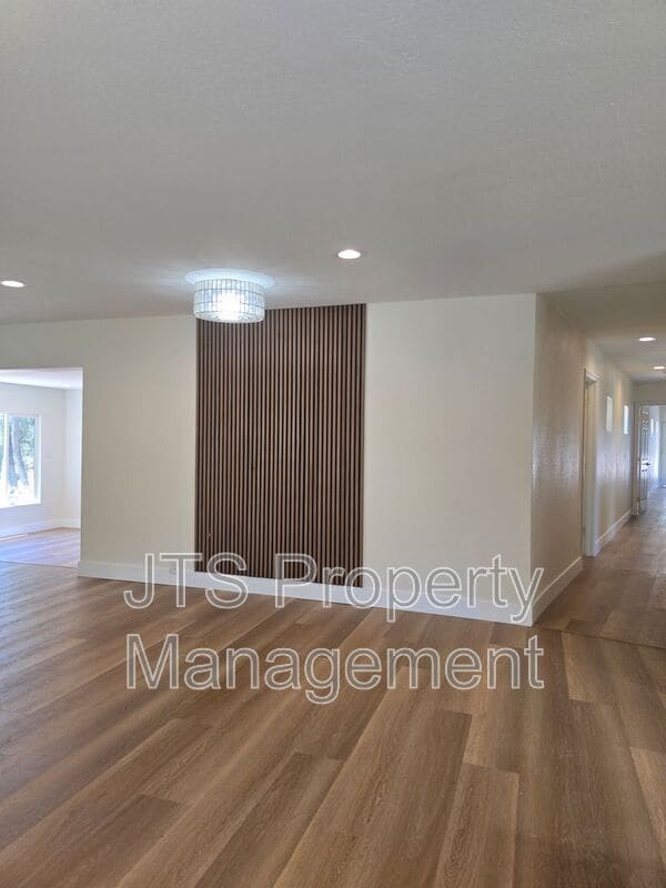 Building Photo - 9421 Fair Oaks Blvd
