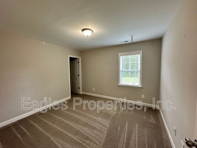 Building Photo - 451 Fallingbrook Dr