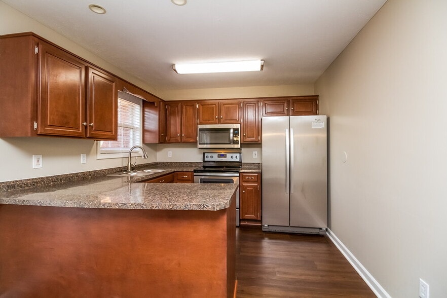 Building Photo - 304 Acorn Ct