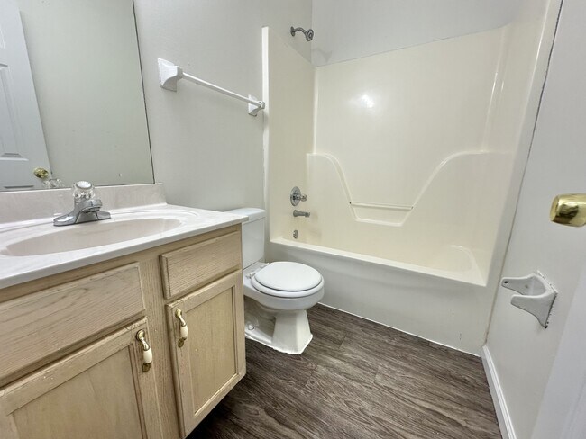 Building Photo - 3972 Gavick Dr