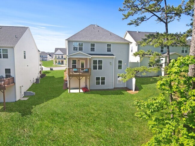 Building Photo - 411 Riverclub Rd