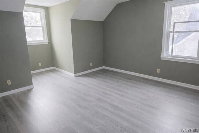 Building Photo - 67 Rose Ave