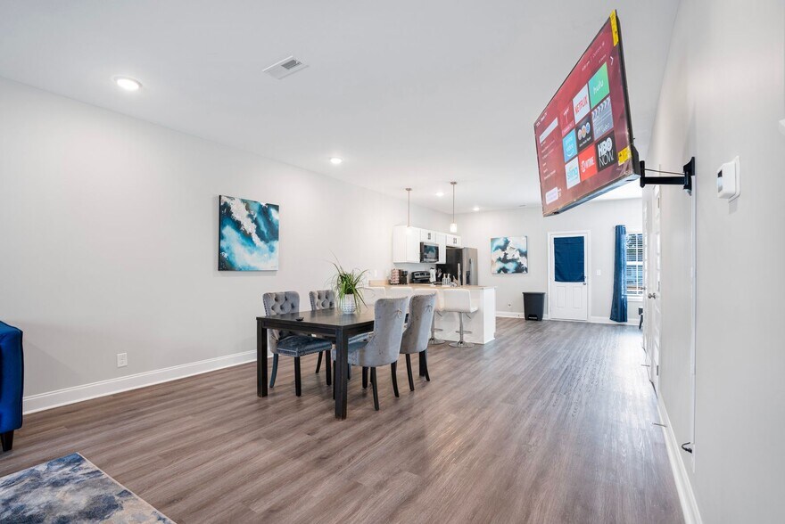 Building Photo - 156 Excell Rd