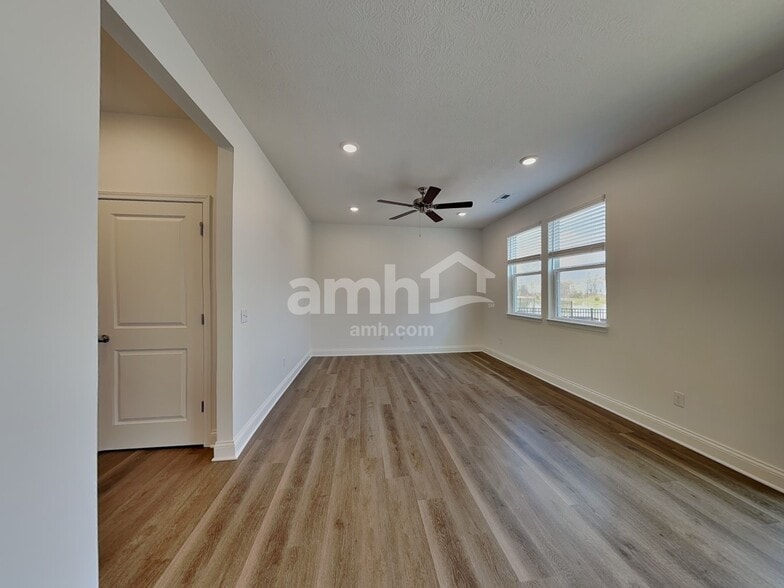 Building Photo - 212 Deanscroft Dr