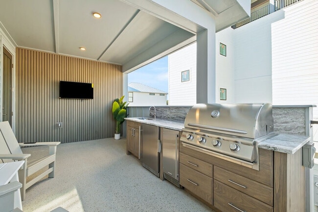 Building Photo - 31 Sarah St