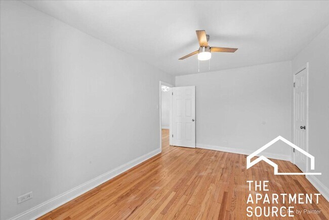 Building Photo - 2719 W Berwyn Ave
