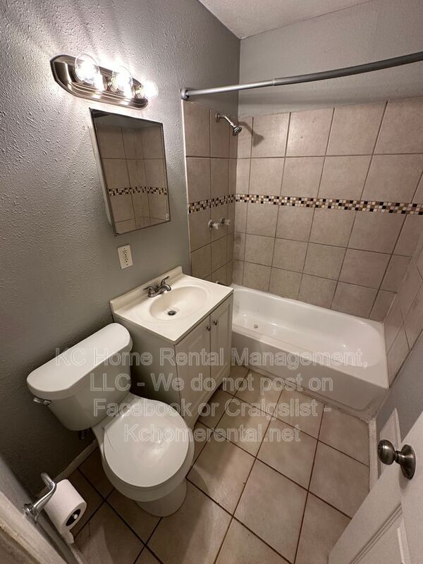 Building Photo - 10812 Newton Ave