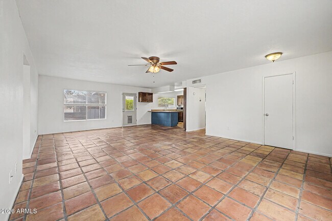Building Photo - 1134 W Hermosa Dr