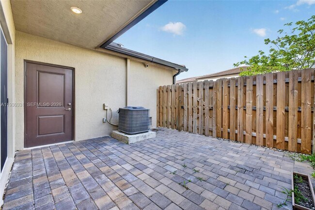 Building Photo - 26450 SW 148th Ct