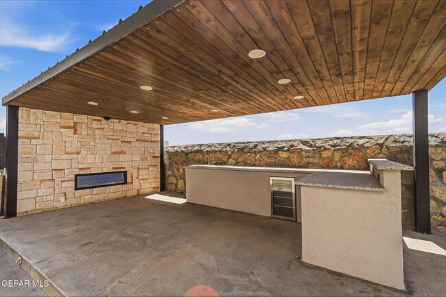 Building Photo - 329 Hector Porras Dr