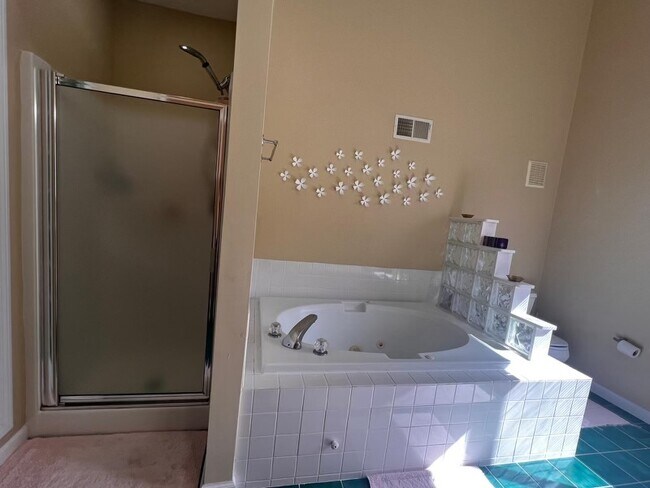 Building Photo - 227 Captain Eames Cir