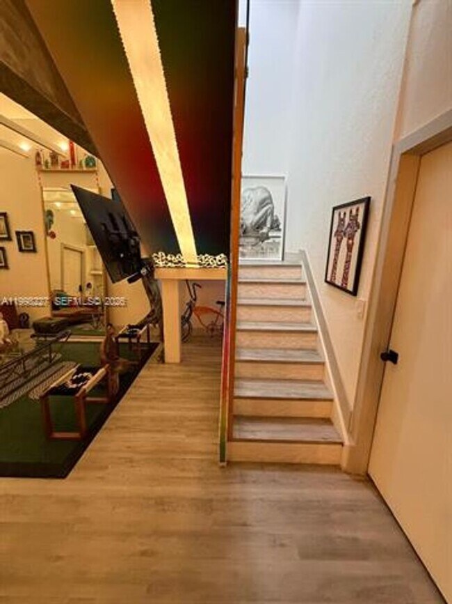 Building Photo - 455 NW 19th Ln