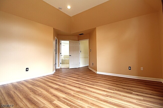 Building Photo - 11 Cypress Ln