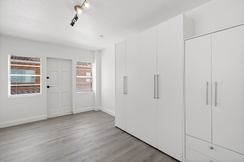 Building Photo - 919 16th Ave N