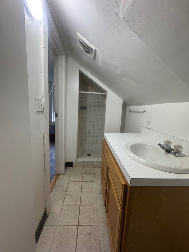 Building Photo - 1676 Coventry Rd