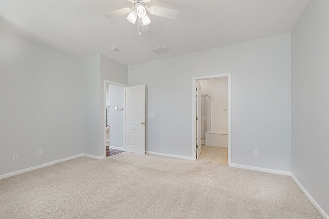 Building Photo - Beautiful brick townhome in Fishers’ Hannover