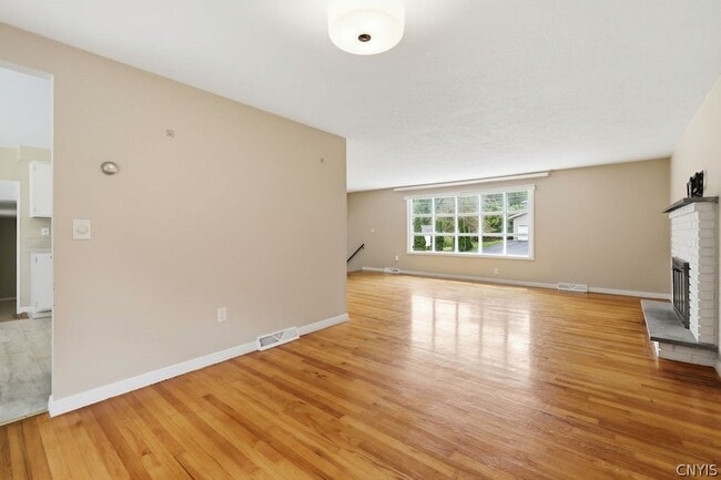 Building Photo - 115 Saybrook Ln