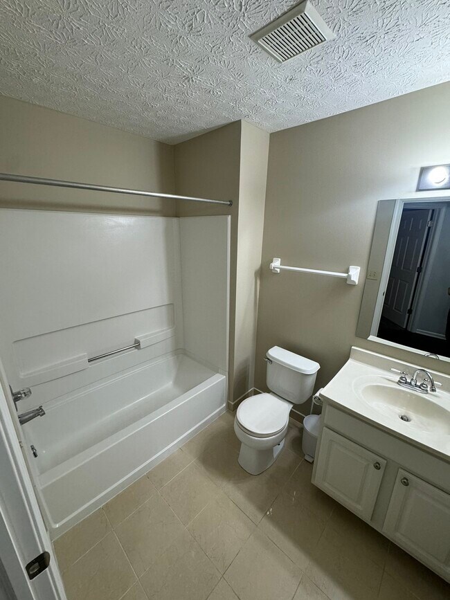 Building Photo - 5431 Cedar Springs