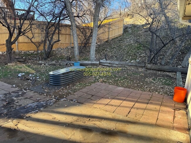 Building Photo - 3 bed, 2 bath