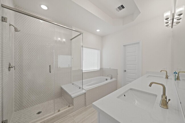 Building Photo - 13305 Moncloa Dr