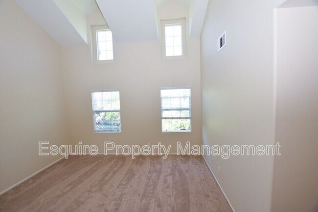 Building Photo - 363 Feather River Pl