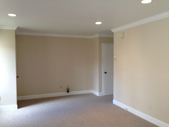 Building Photo - El Dorado (173)(LO)