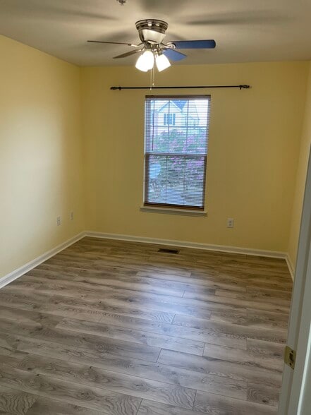 Building Photo - 1933 Gardenia Ct