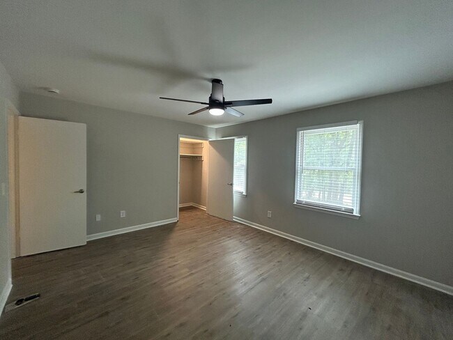 Building Photo - 542 Greentree Terrace