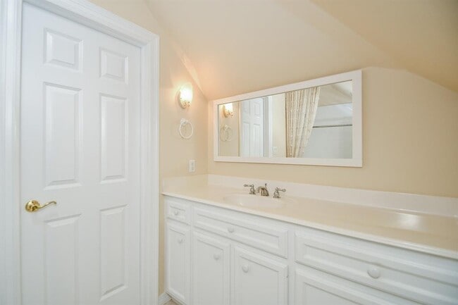 Building Photo - 2124 Nantucket Dr