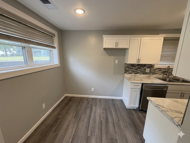 Building Photo - Newly Renovated 1 Bed Unit in Central MHK!