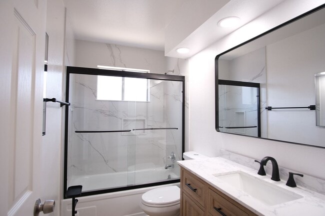 Building Photo - Cozy 3-Bedroom, 2-Bath Home