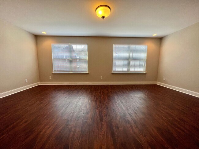 Building Photo - 3 Bed, 2.5 Bath Townhome 1 Mile from Downtown Franklin