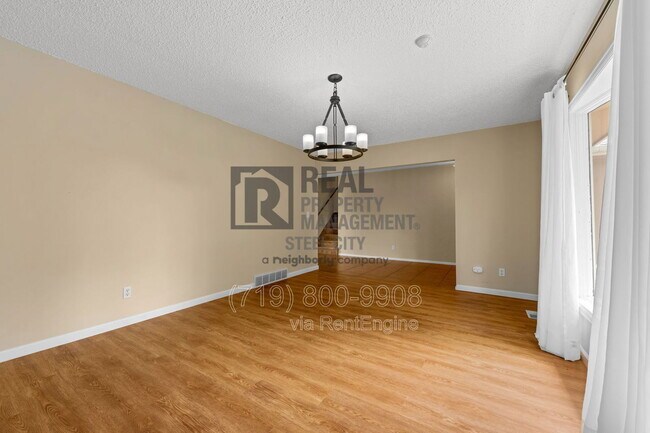 Building Photo - 12 Chicory Ct