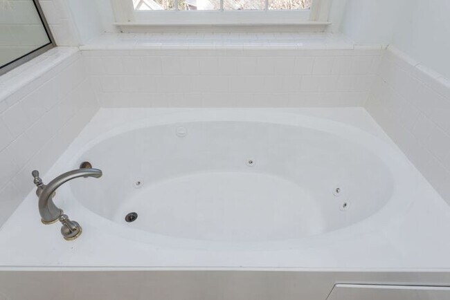 Building Photo - North Druid Hills Hidden Gem! 4Bed-4Bath, Hardwood Floors, Available NOW!