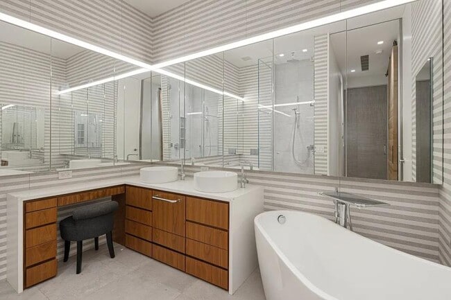 Building Photo - 3 bedroom in New York NY 10003