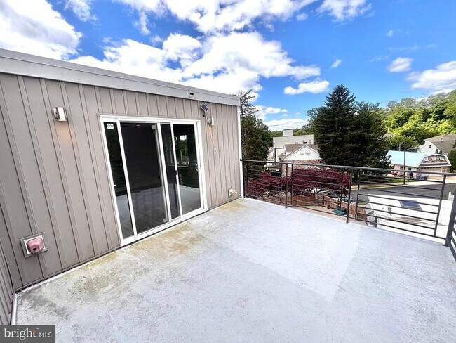 Building Photo - 488 Evergreen Ave