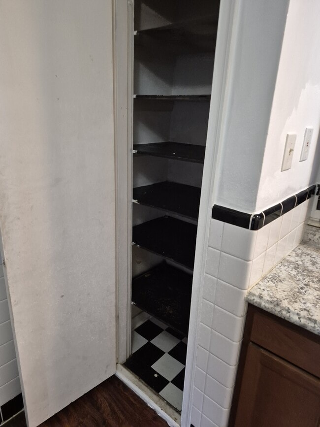 Building Photo - 8835 Murvale Dr