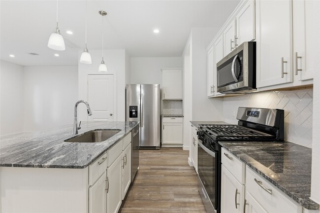 Building Photo - 3022 La Latina Dr